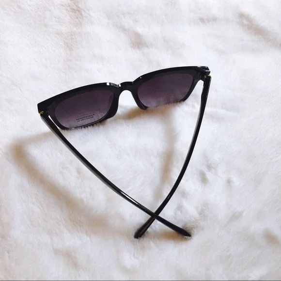 Jacob Black Classic Square Sunglasses - Picture 7 of 10